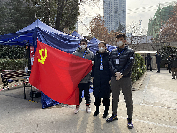 战疫先锋 党员先行 西安高新金控集团疫情防控志愿者在行动