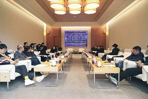 18西安高新区创业园还举办创业月谈活动，为企业“会诊”.jpg
